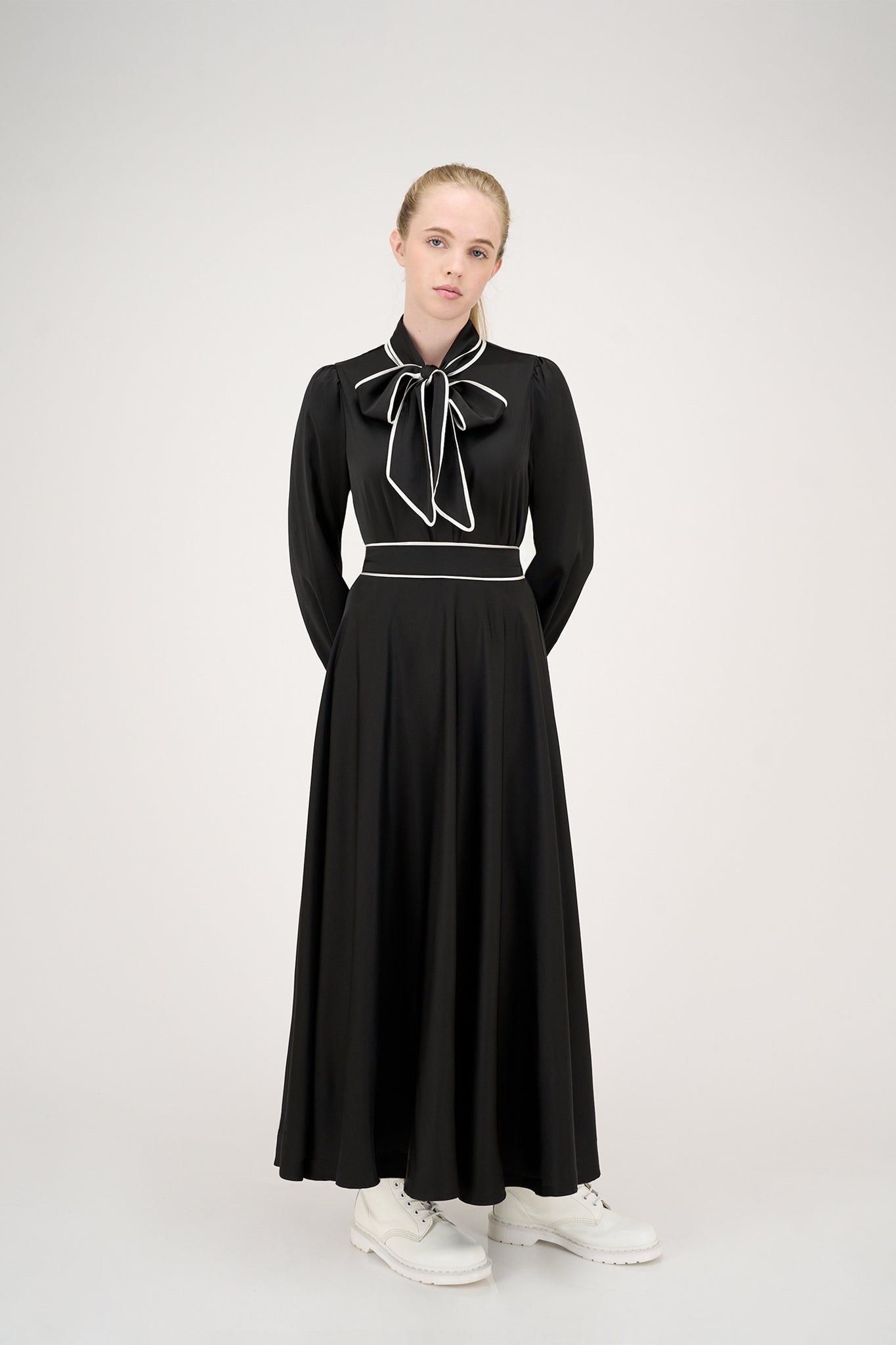 Jennifer Blouse Black with White Piping #8602BW