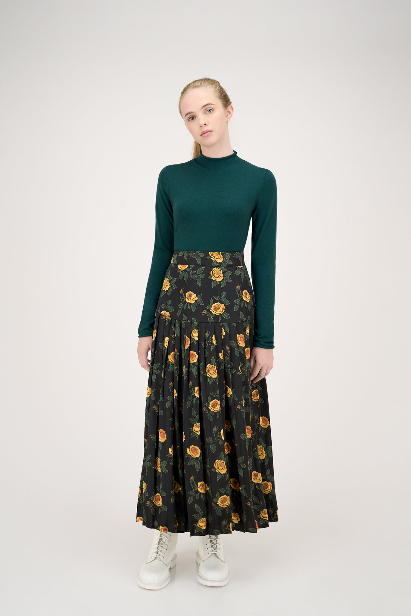 Paloma Skirt Roses on Green #8645YR