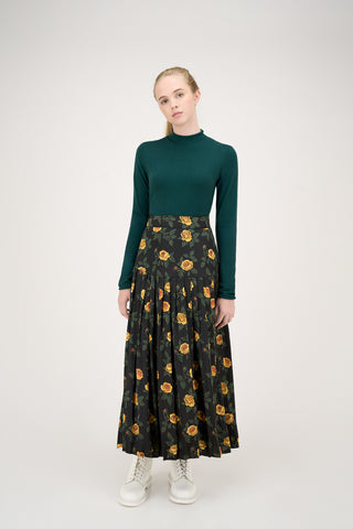 Paloma Skirt Roses on Green #8645YR